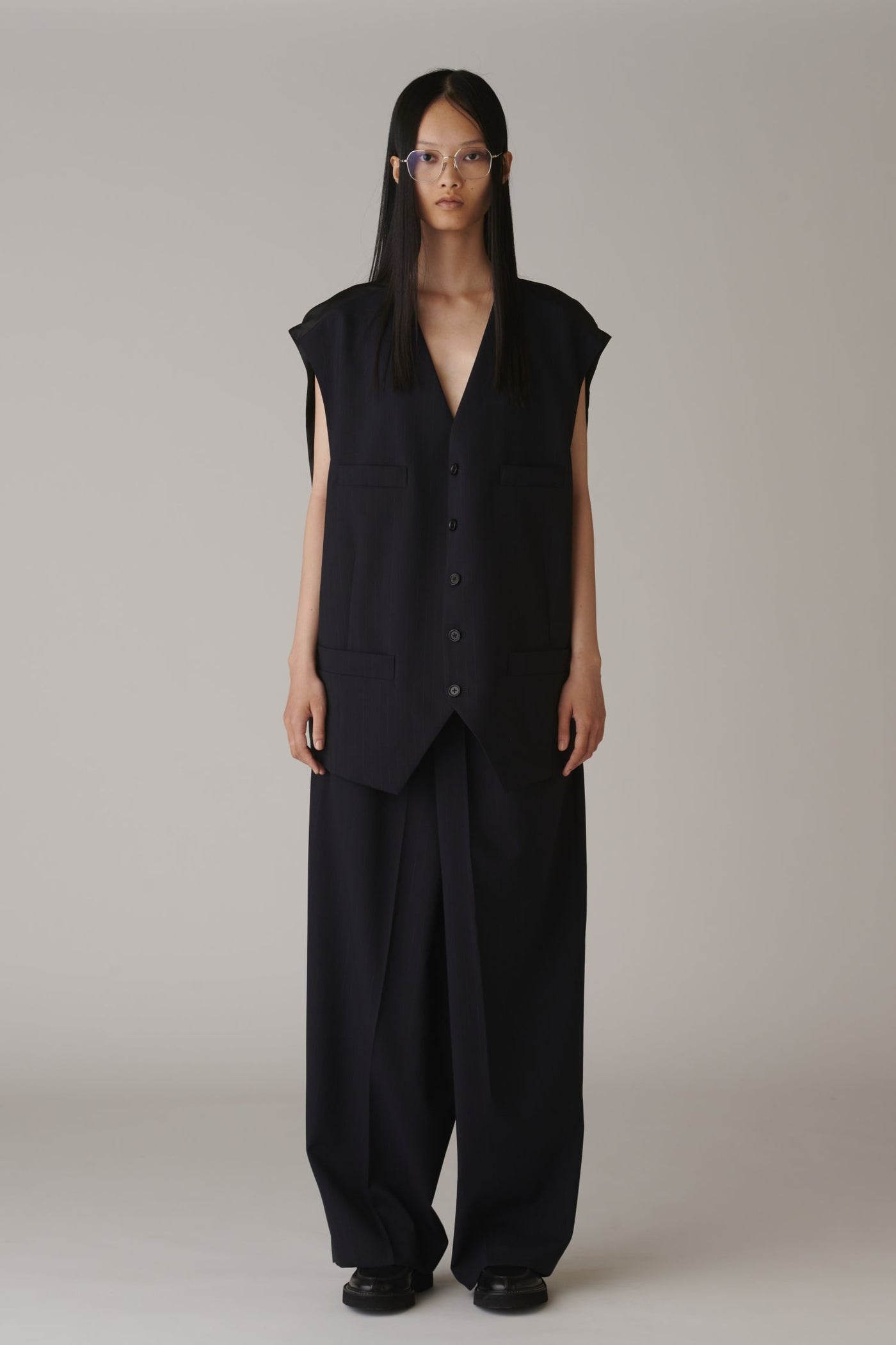 【INSCRIRE(アンスクリア)】 WOOL OVER SIZE GILET Wool Over Size Gilet – INSCRIRE